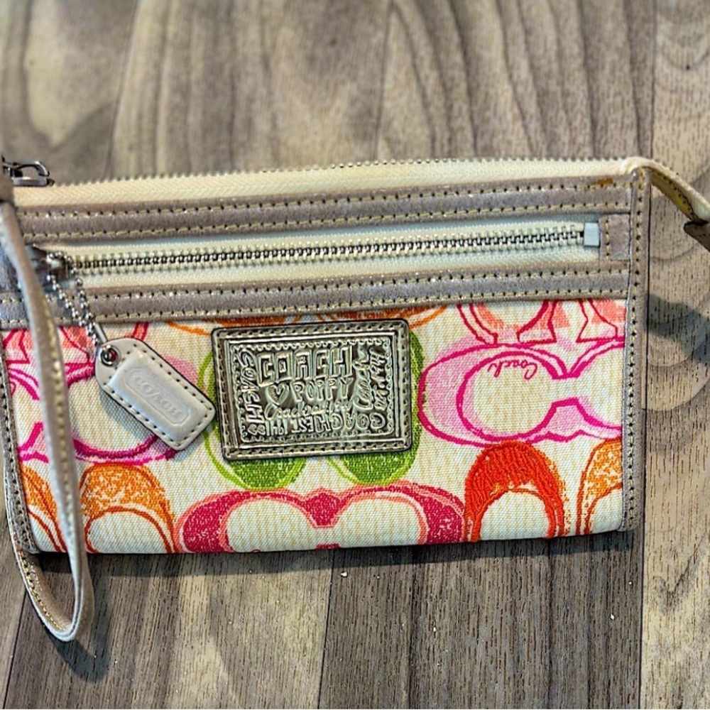 Coach VINTAGE Poppy Multi-color Dream C Wristlet Wallet Vintage Like New